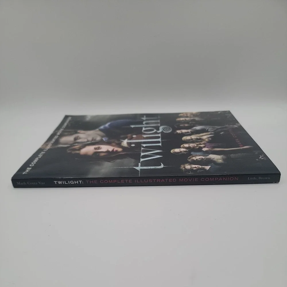 Twilight Illustrated Movie Companion Book 2008‎ Softcover Behind the Scenes